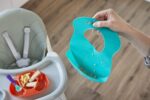 Tommee Tippee Roll 'n' Go Bib Silicone baby bib 6m+ Petrol (46351473) - Image 2
